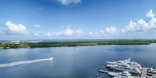 100 Lakeshore