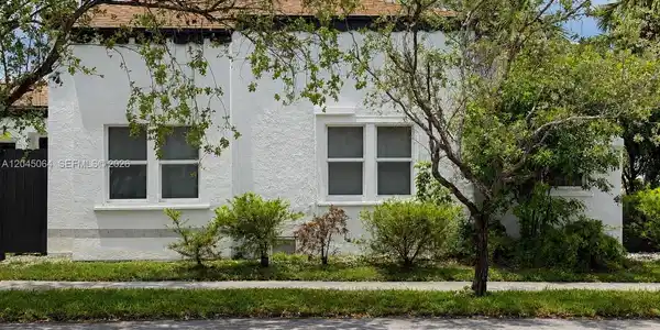 Image 3: Side
