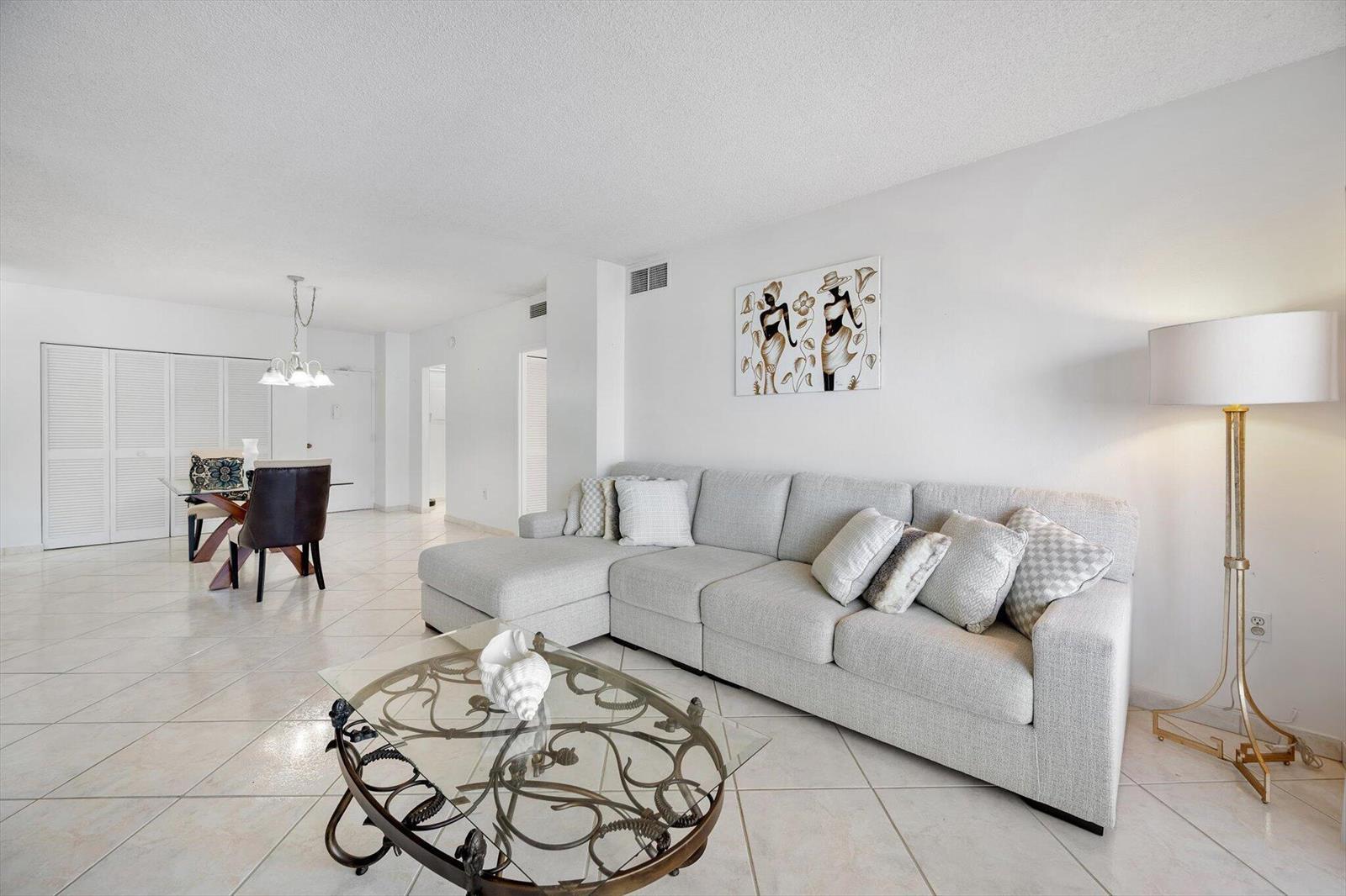Image 3: 03-1980 S Ocean Dr APT 19A_005