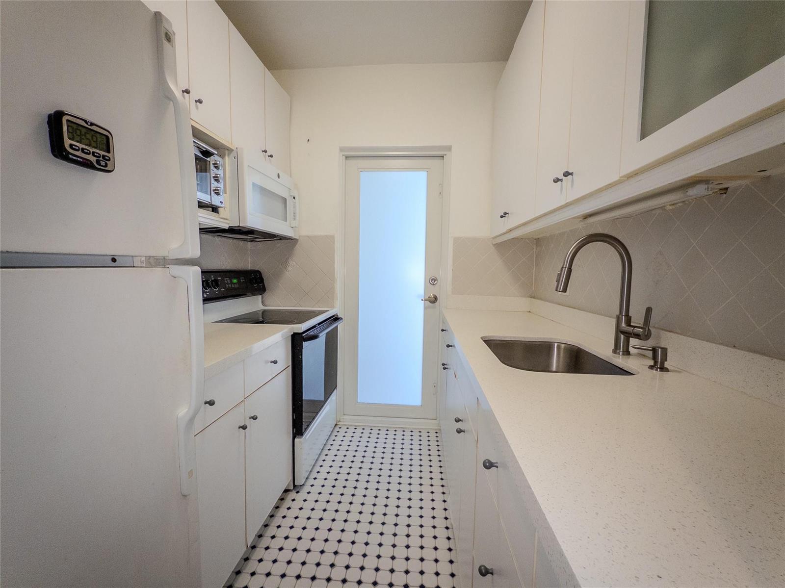 Image 2: KITCHEN