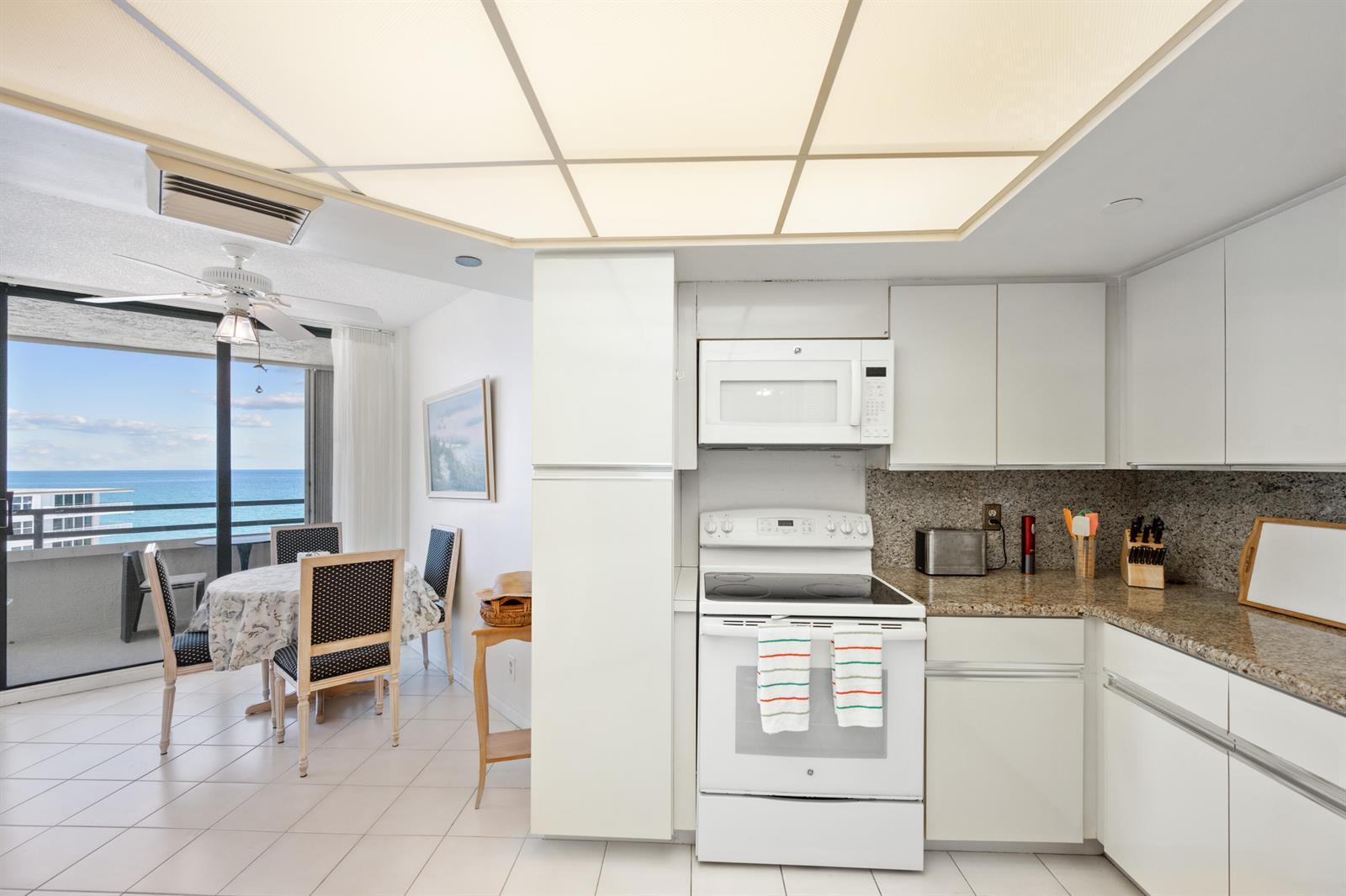 Image 3: kitchen