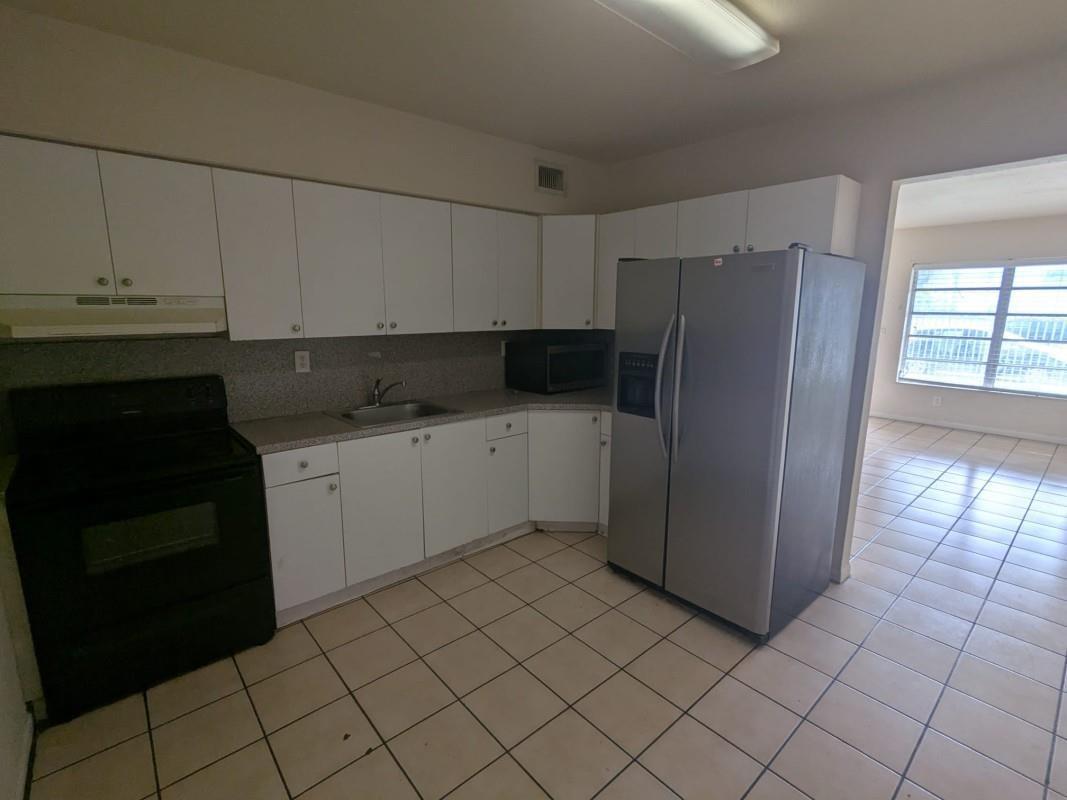 Image 3: Photo 3