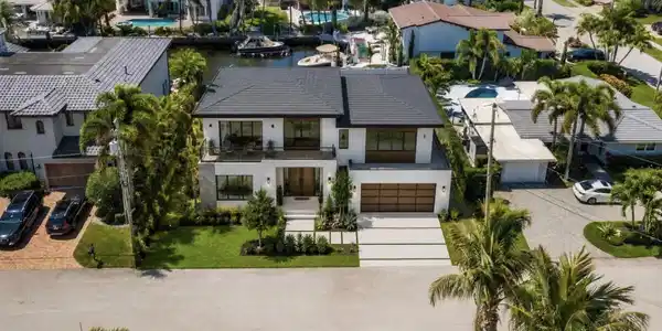 808 NE Bay Cove