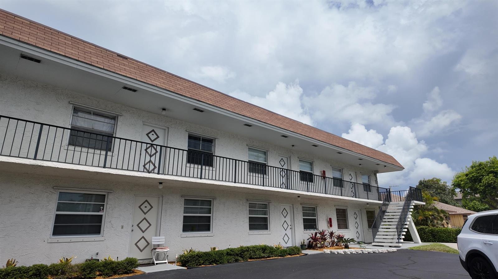 Image 1: exterior
