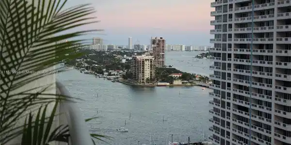 1750 N Bayshore Dr