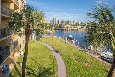 301 Golden Isles Dr