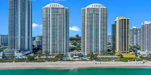 16051 Collins Ave