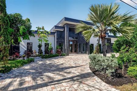 2832 NE 24th Ct