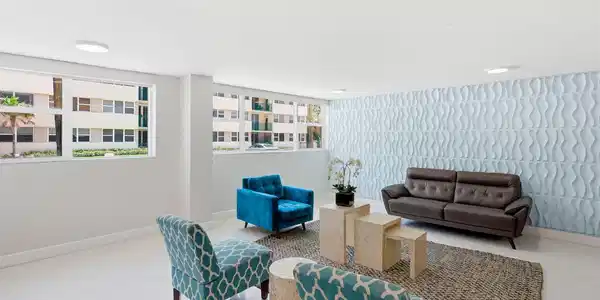 Image 3: Lobby