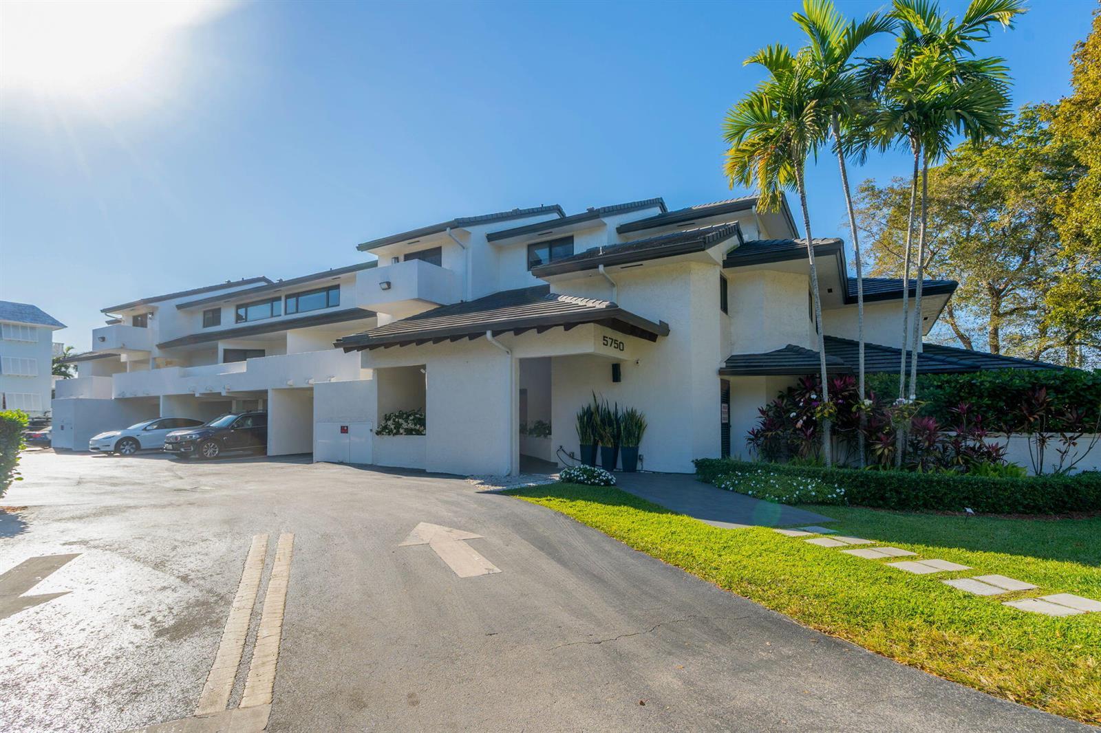 Image 2: 2-web-or-mls-5750TurinStap#206-2