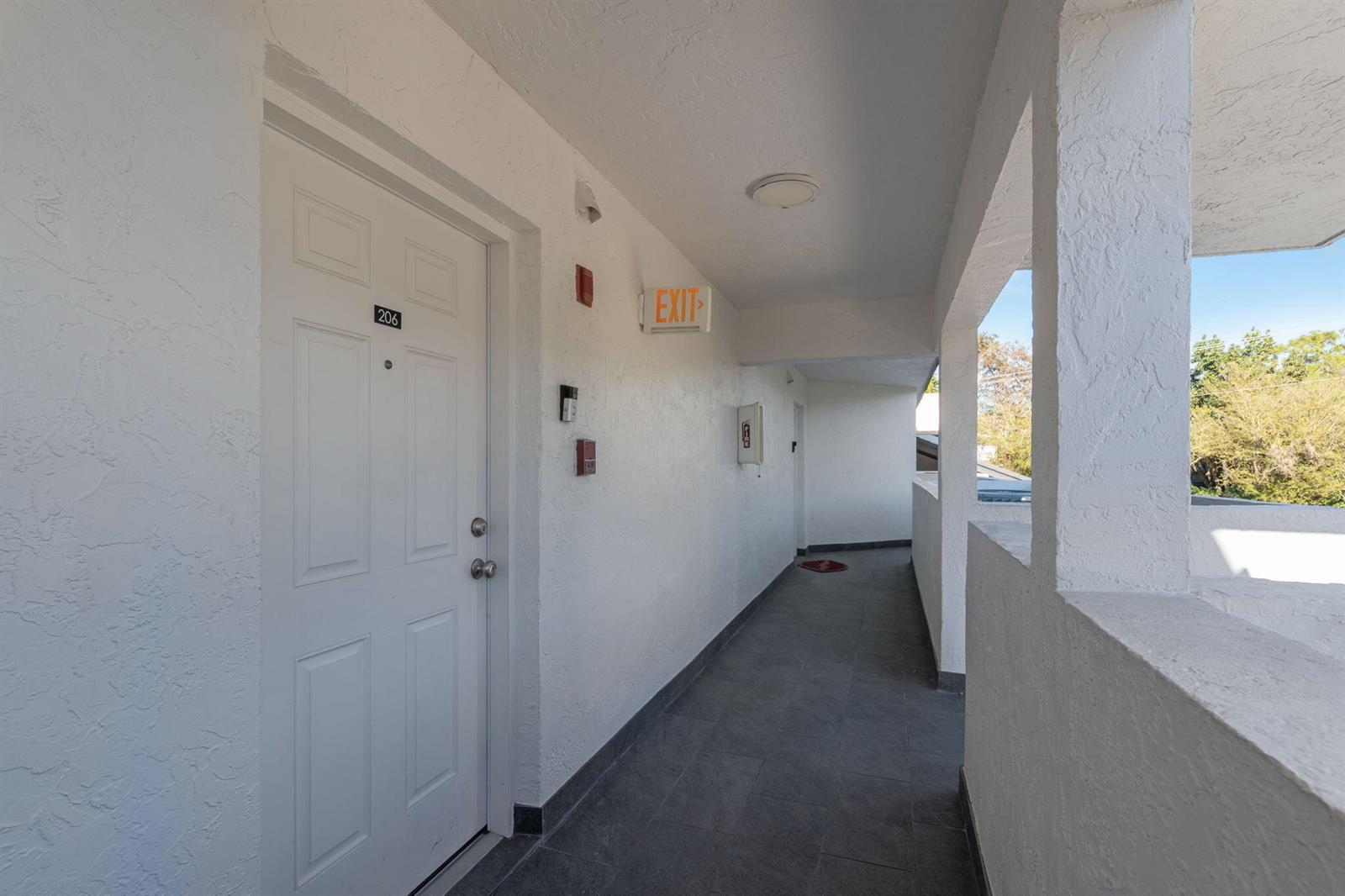 Image 3: 3-web-or-mls-5750TurinStap#206-3