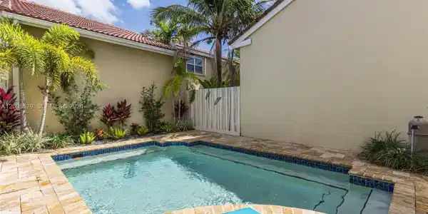 1125 Queen Palm Ct