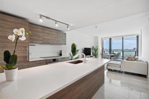 650 NE 32nd St Unit 1402