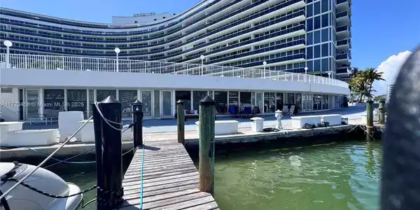 900 Bay Dr