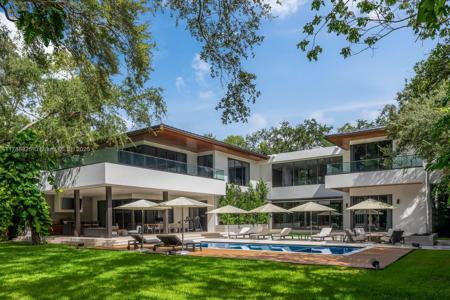 5400 Hammock Dr