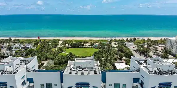 7600 Collins Ave