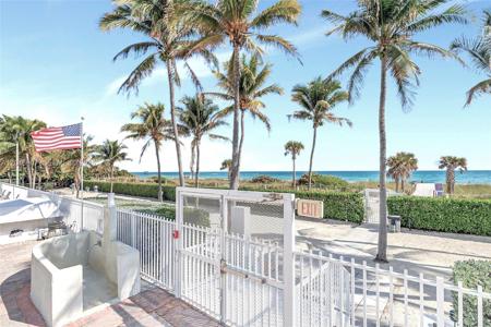 5005 Collins Ave