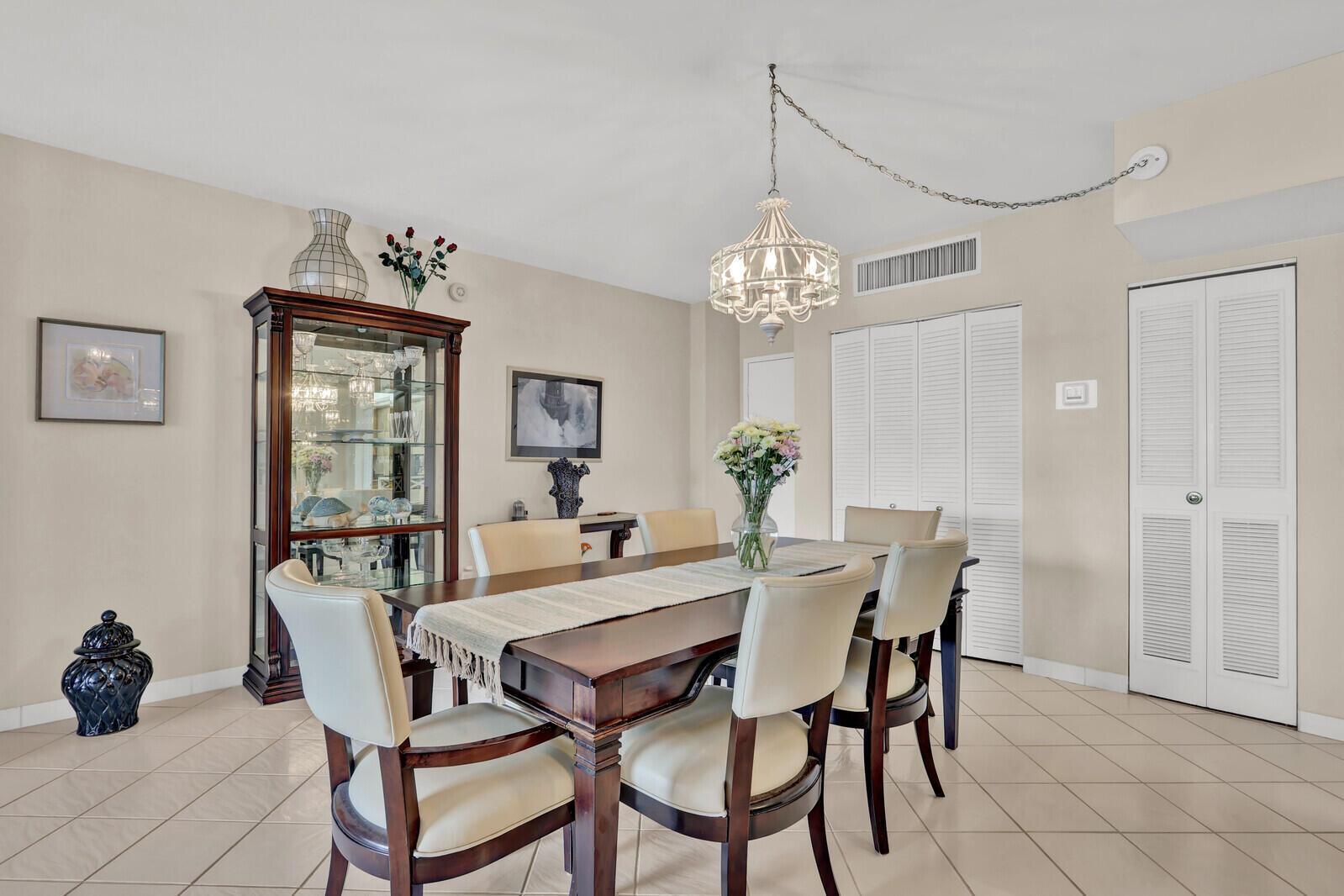 Image 4: Spacious Dining Room