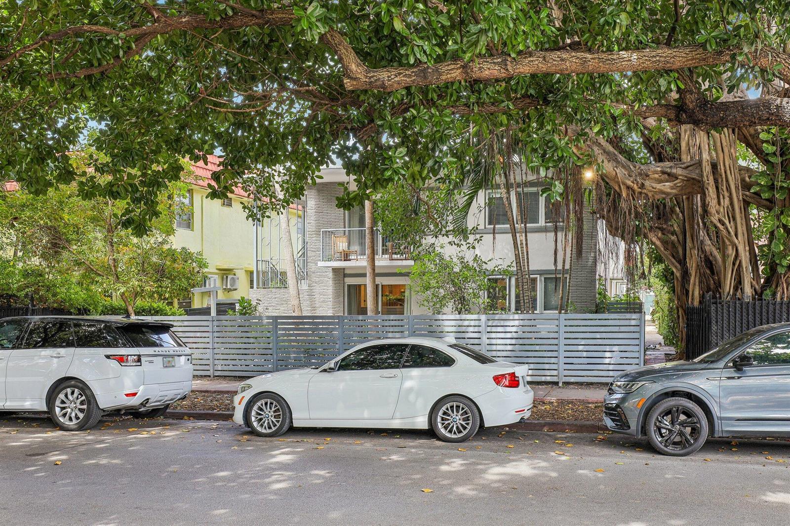 Image 2: 4-web-or-mls-Meridian Ave 11-S1007-004