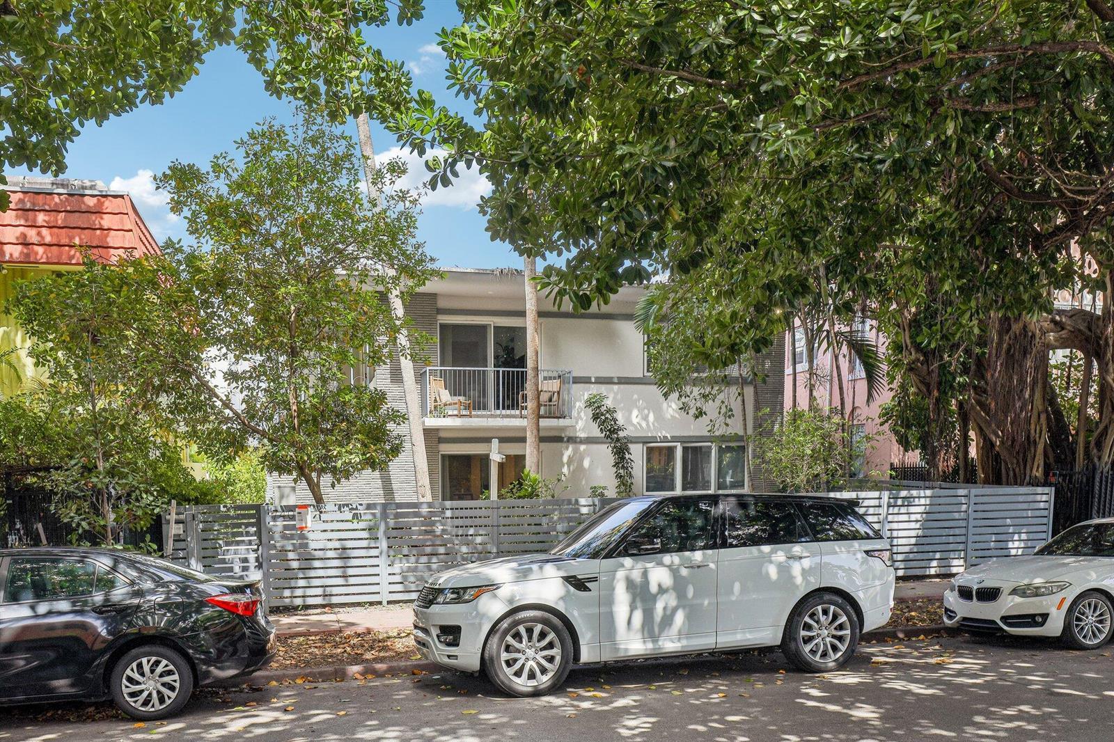 Image 3: 5-web-or-mls-Meridian Ave 11-S1007-005