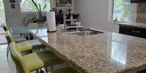 Image 3: Breakfast area