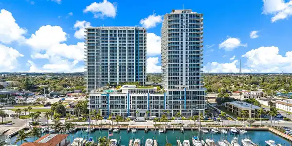 220 Lake Shore