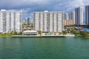 300 Bayview Dr Unit 1415