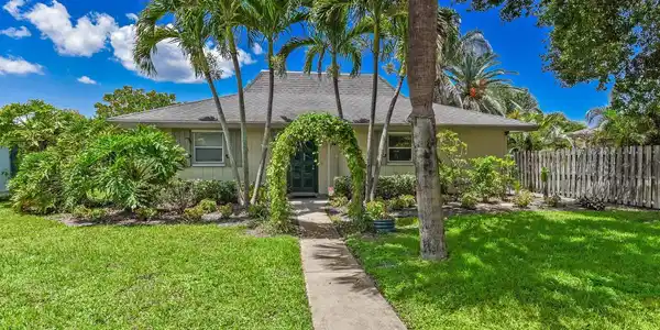 322 SW INDIAN GROVES