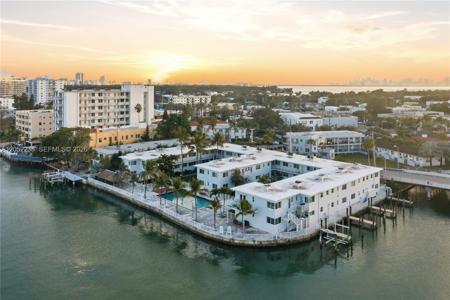 7207 Bay Dr