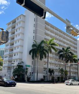 1300 Lincoln Rd
