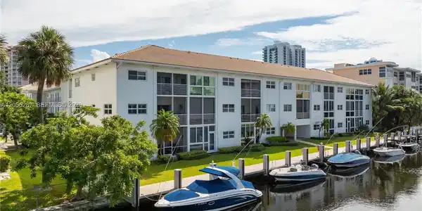 1461 S Ocean Blvd