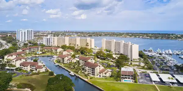 124 Lakeshore