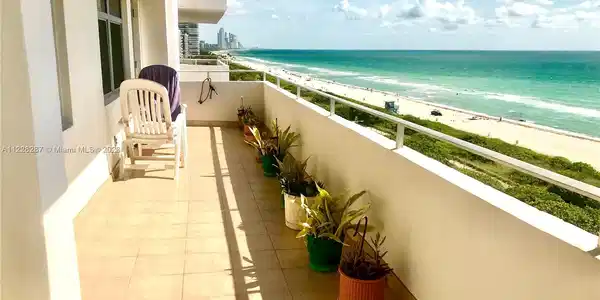 9225 Collins Ave Unit 902