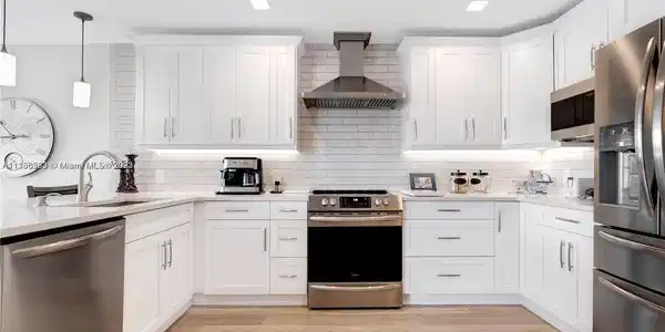 2555 NE 11th St Unit 901