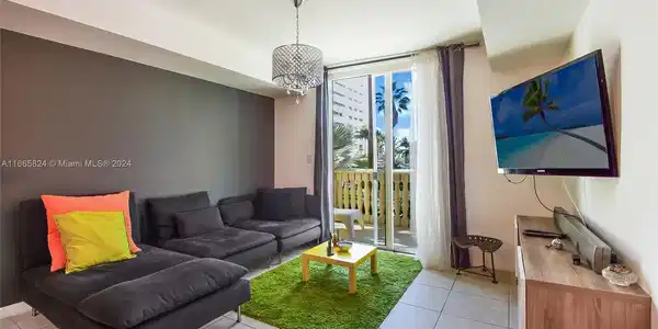 8888 Collins Ave