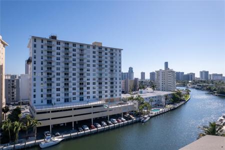 427 Golden Isles Dr
