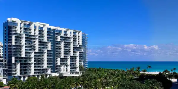 2201 Collins Ave