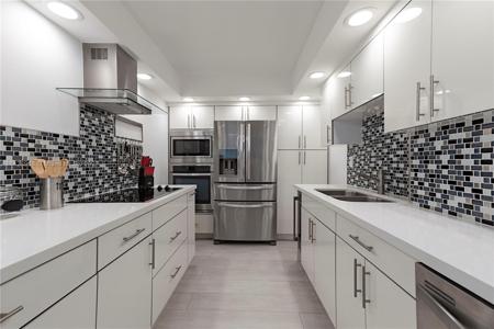 1621 Collins Ave