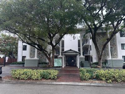 3240 Mary St