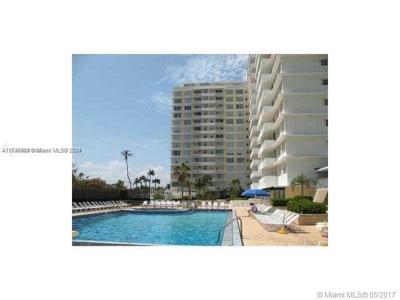 4747 Collins Ave