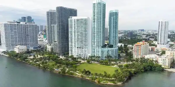 1900 N Bayshore Dr