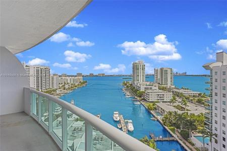 7900 Harbor Island Dr