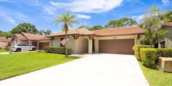 2784 SW Willowood