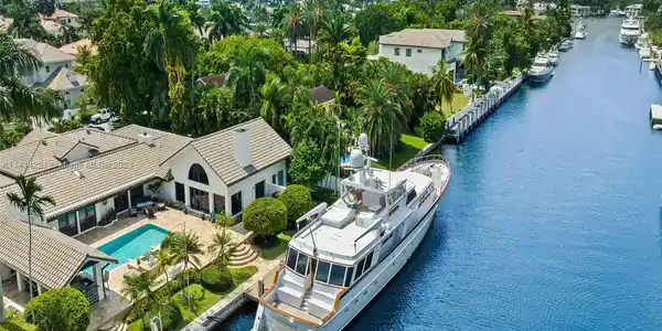 2521 Del Lago Dr