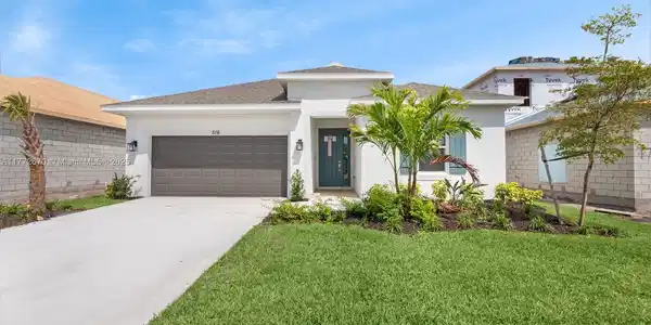 516 SE Ranch Oak Cir
