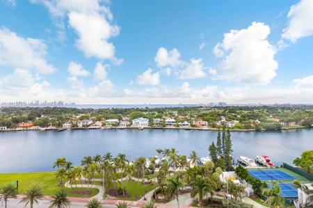 5401 Collins Ave