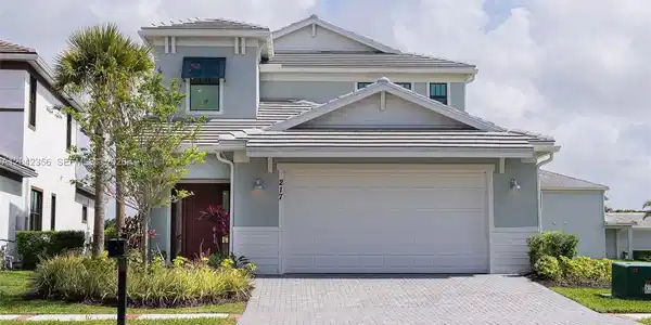 217 SE Fascino Cir