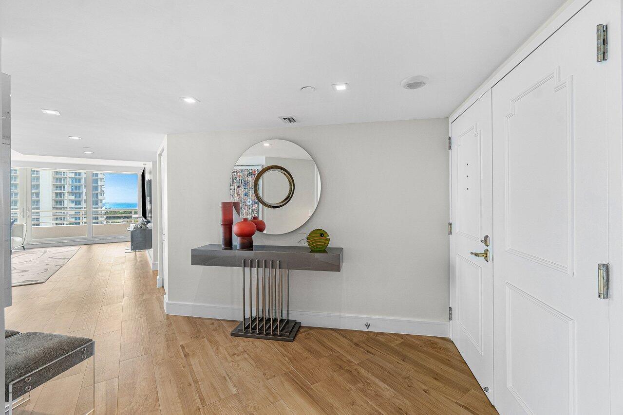 Image 2: FOYER ENTRANCE