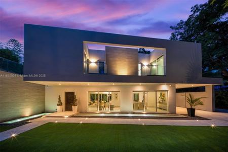 3709 Poinciana Ave
