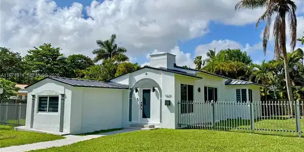 1021 NE 82nd Ter